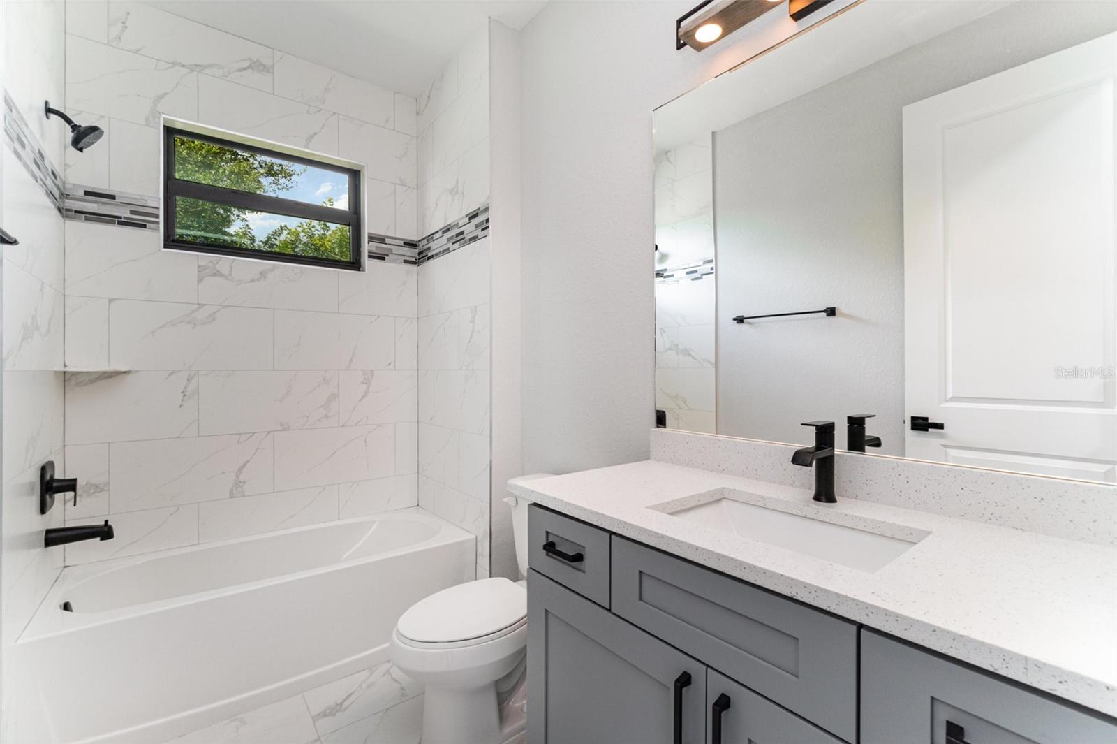 Image 26 of 35 For 4106 17th Street Sw