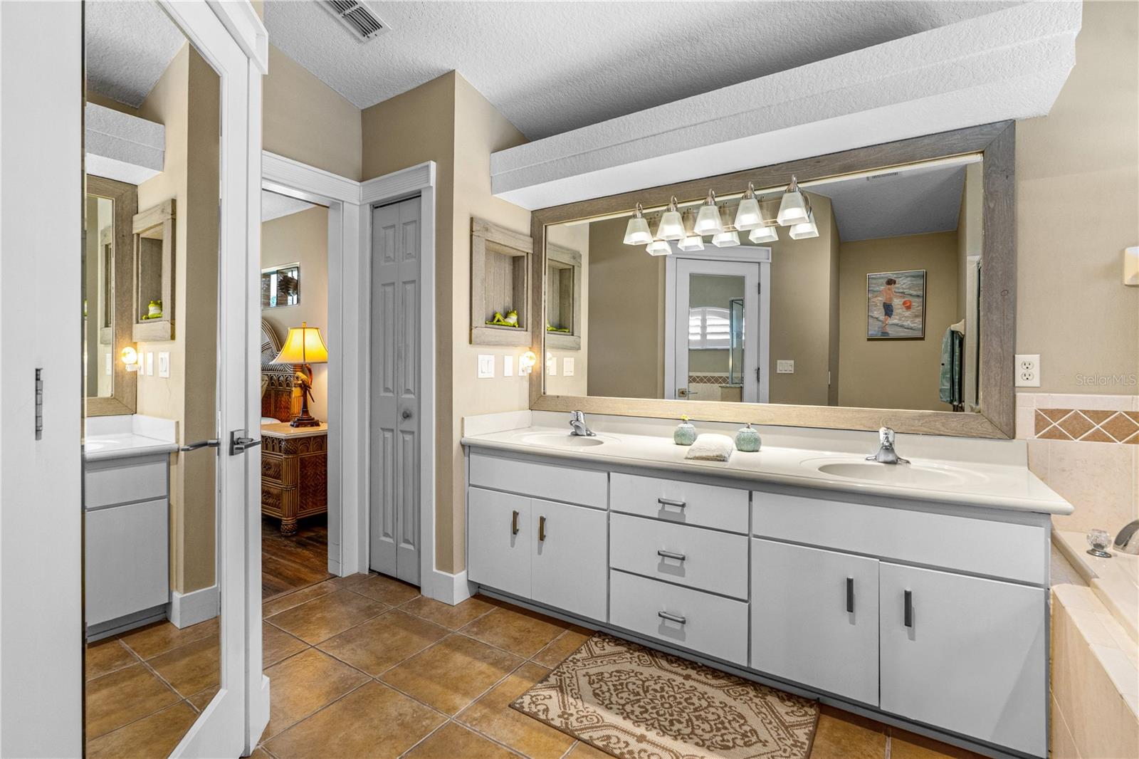Image 21 of 42 For 3610 Marisol Court