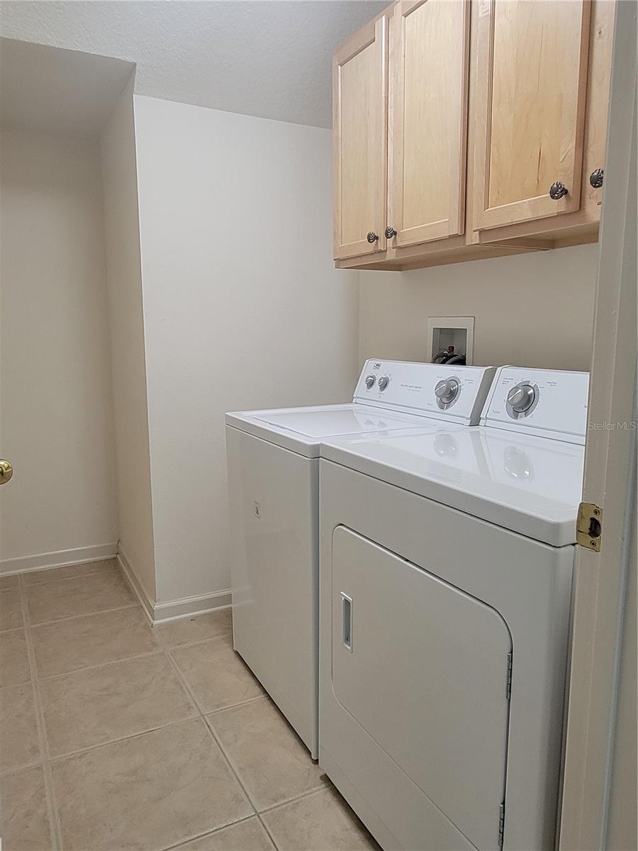 Image 10 of 27 For 221 Victoria Commons Boulevard