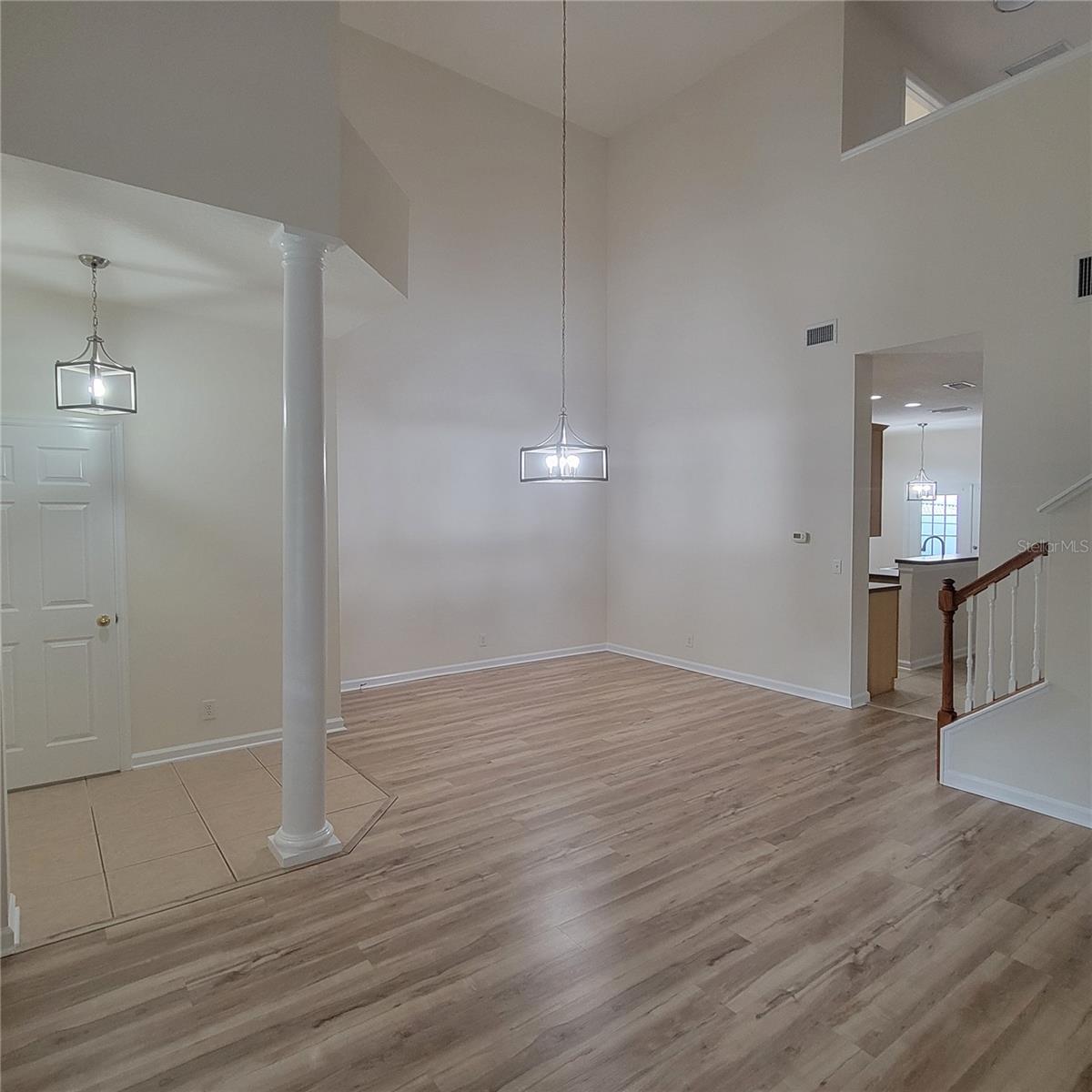 Image 3 of 27 For 221 Victoria Commons Boulevard