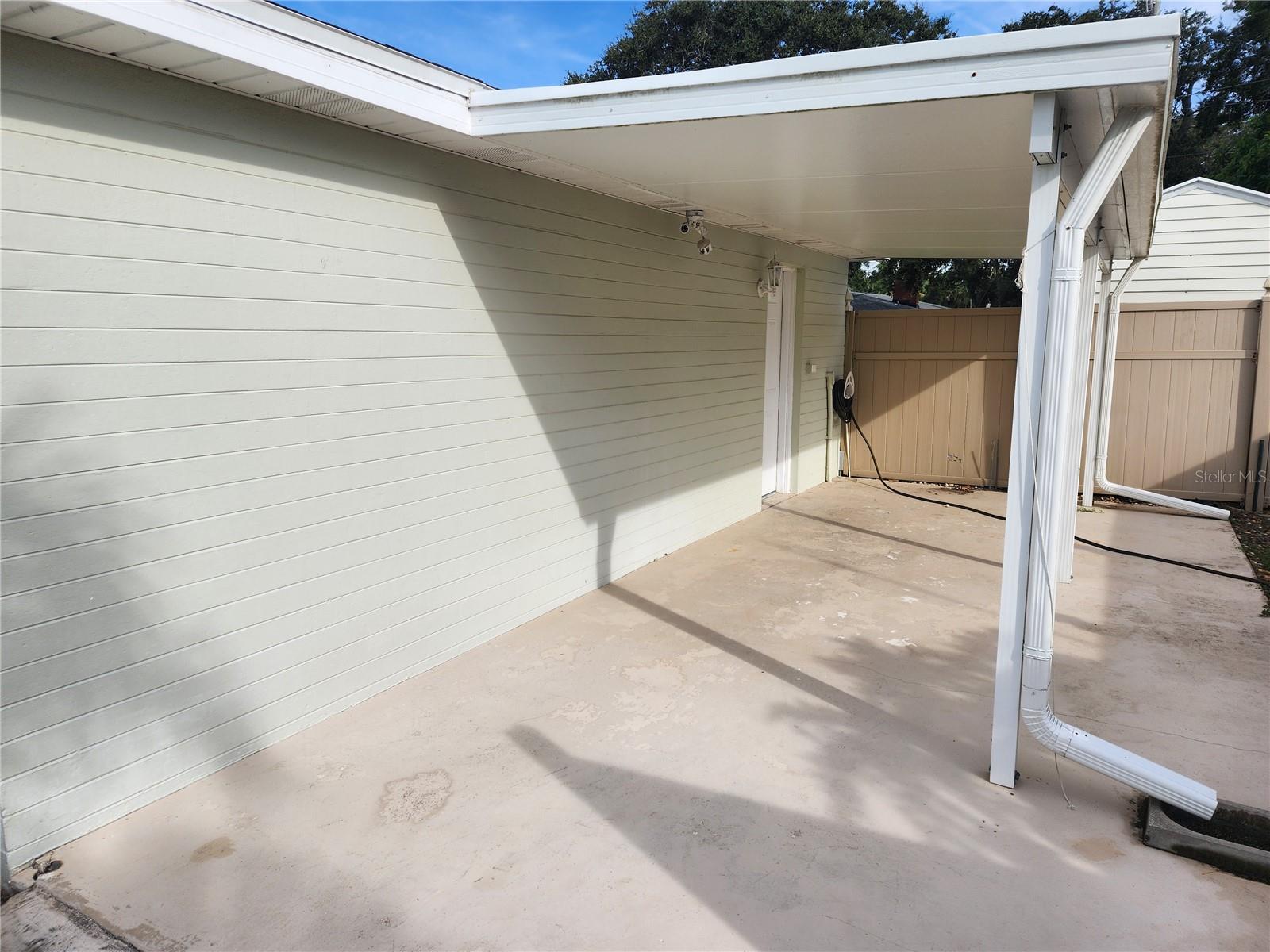 Image 2 of 6 For 1903 John Anderson Drive Rear