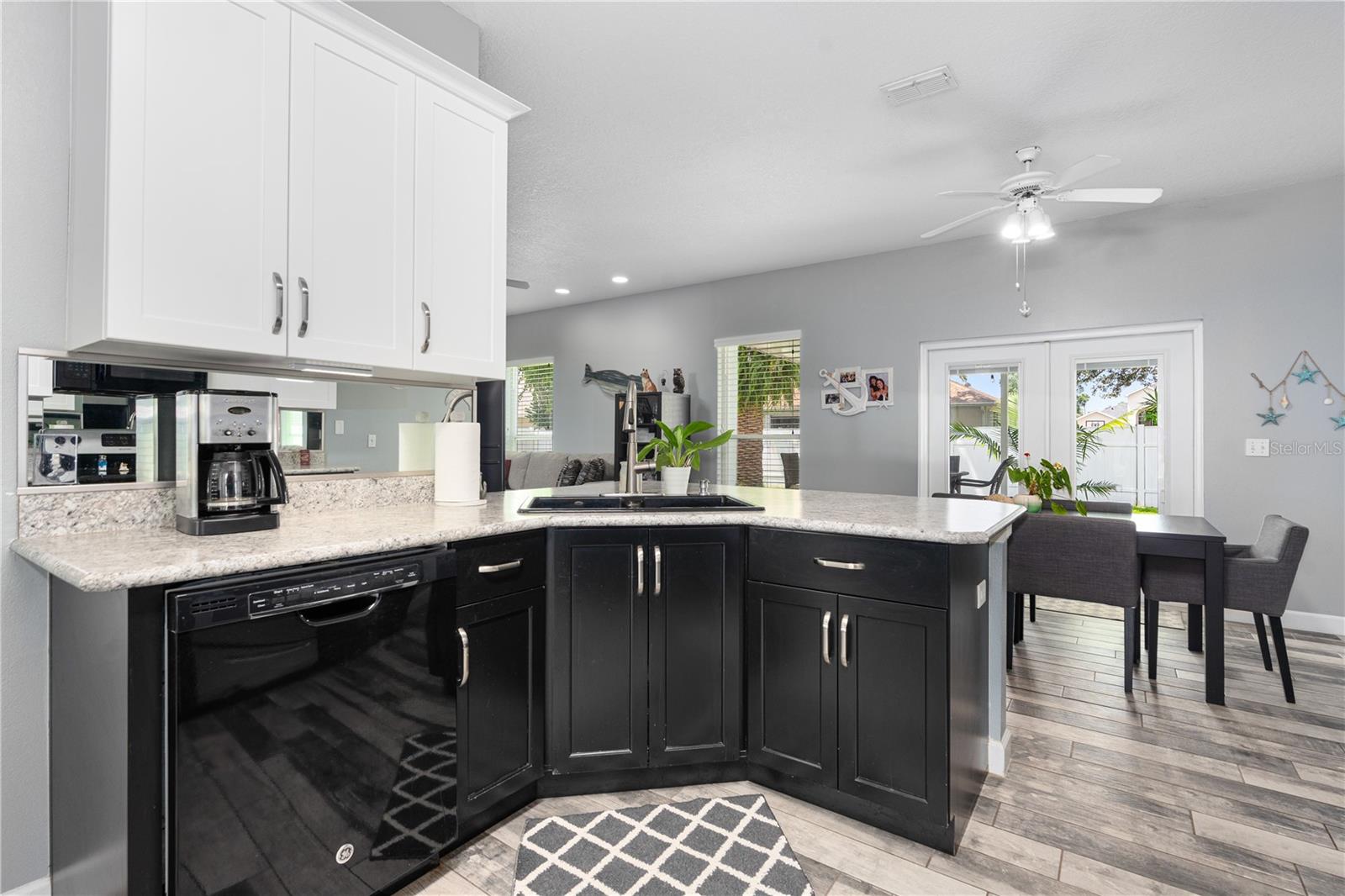 Image 15 of 39 For 1483 Surrey Park Drive