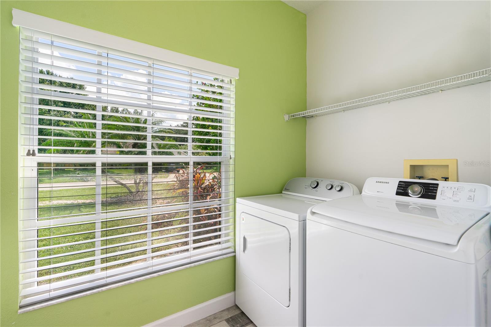 Image 8 of 39 For 1483 Surrey Park Drive