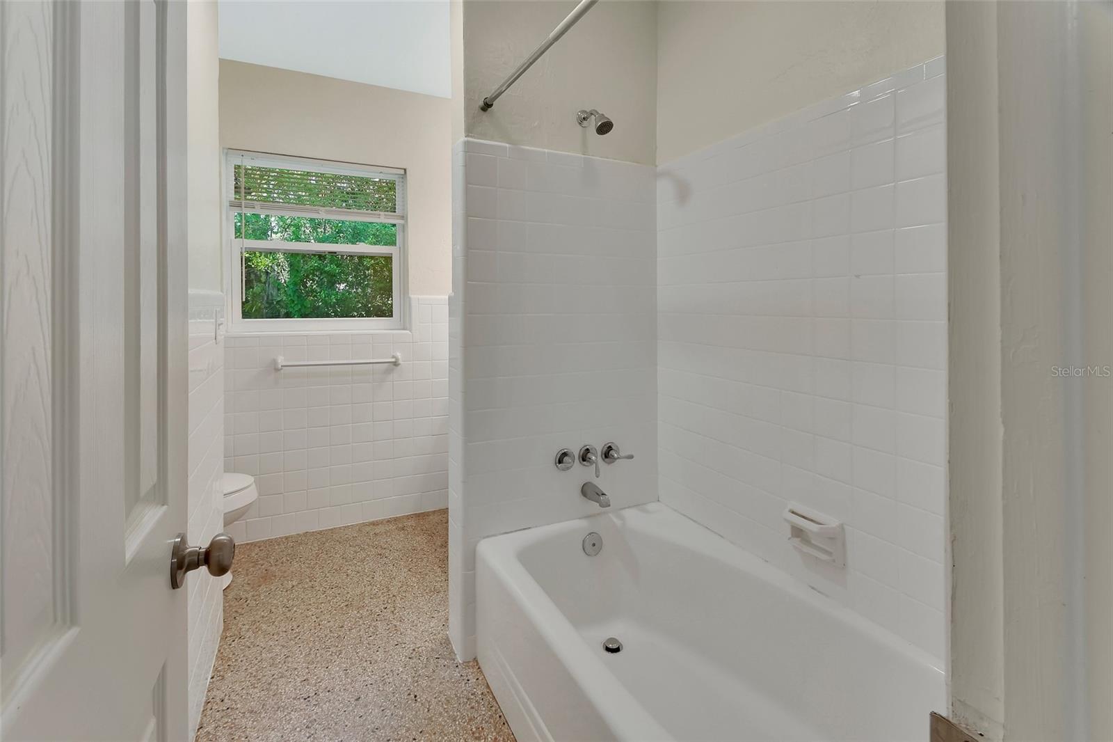 Image 17 of 39 For 508 Hogle Avenue