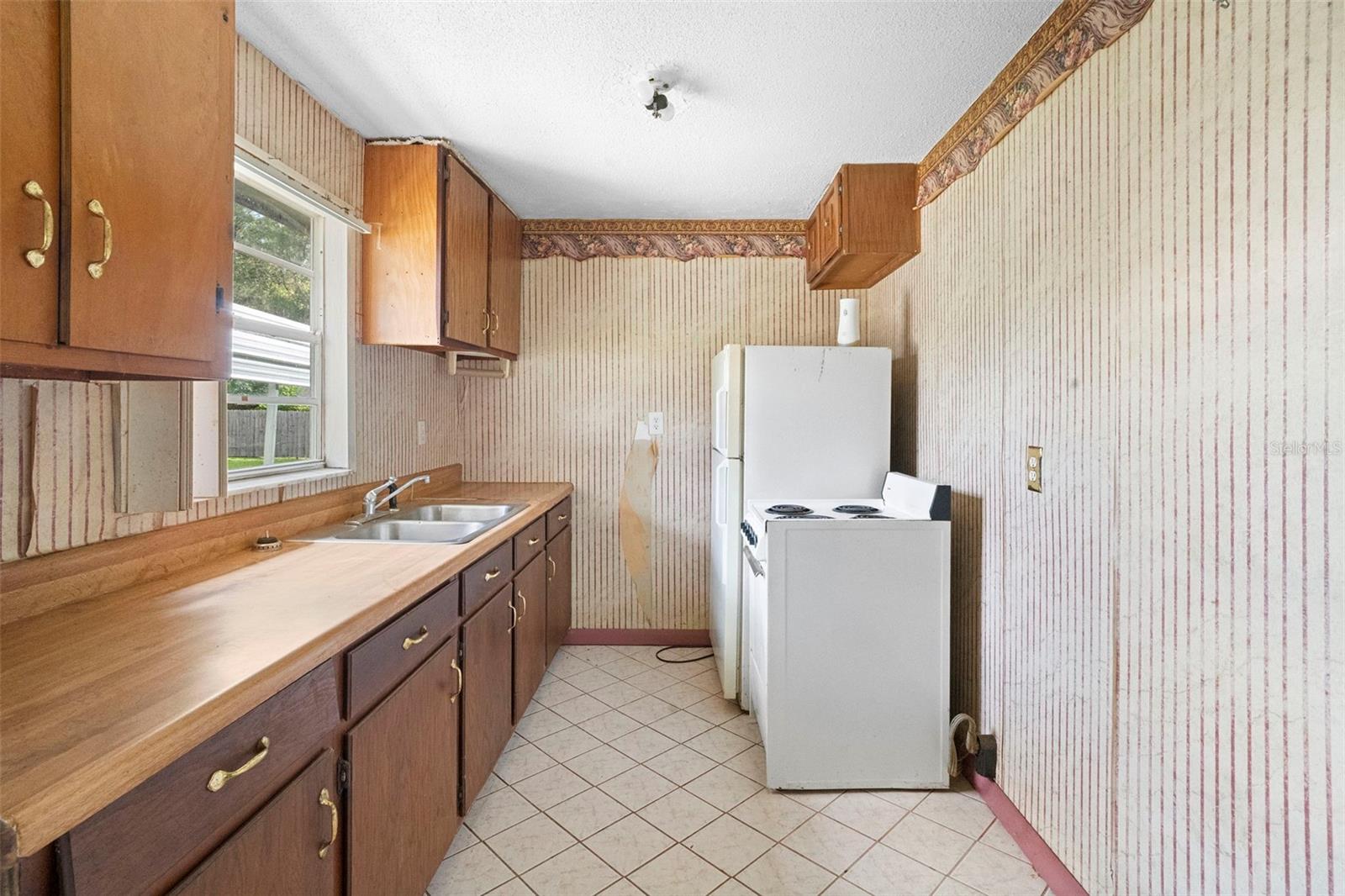 Image 32 of 56 For 753 Glenwood Rd