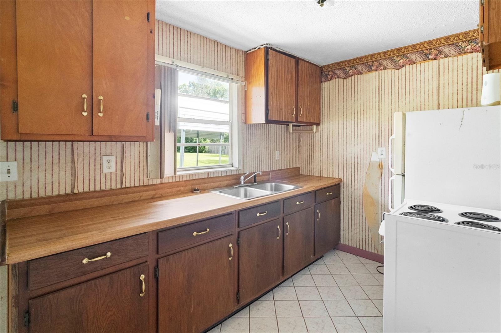 Image 33 of 56 For 753 Glenwood Rd