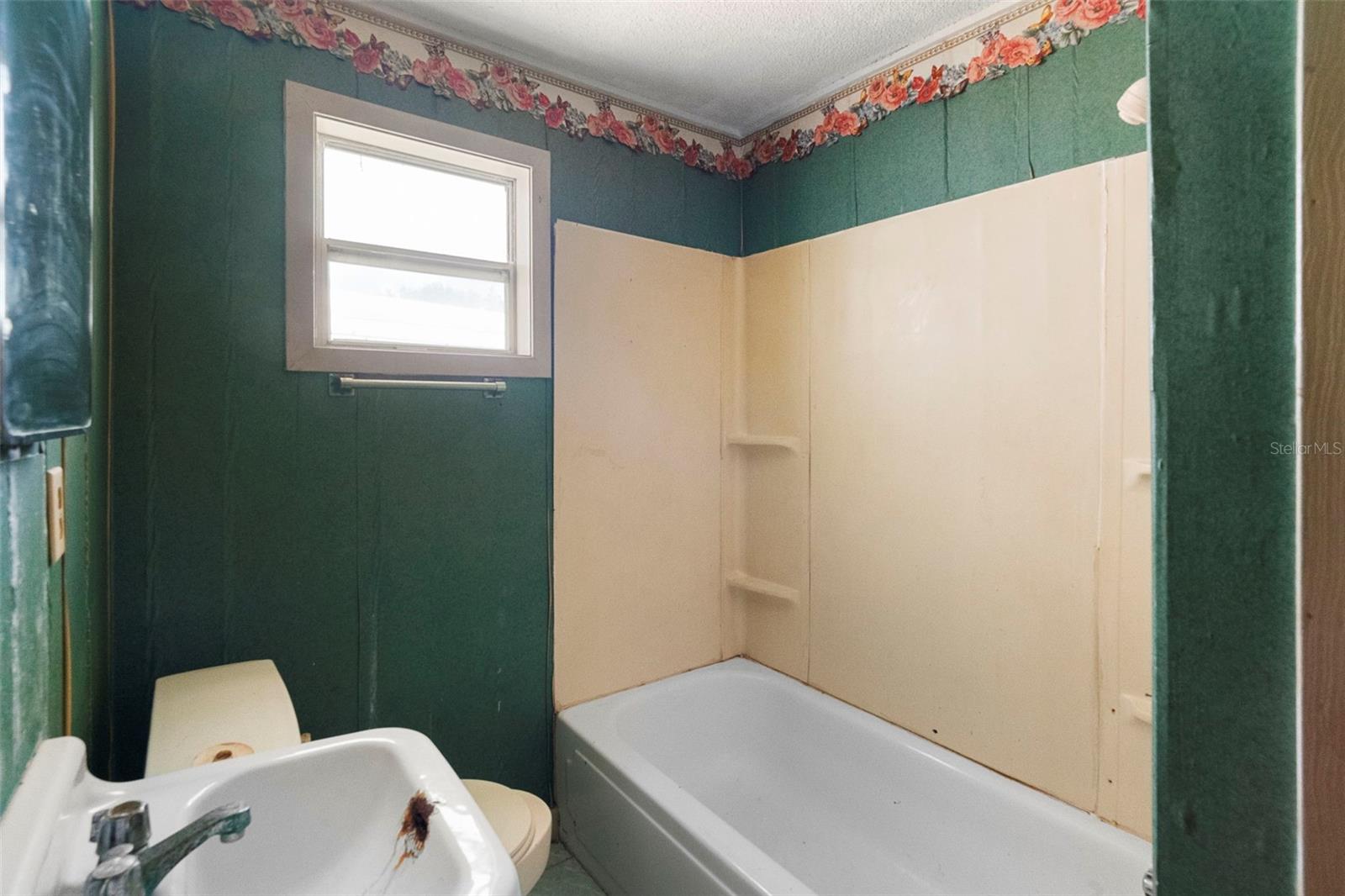 Image 39 of 56 For 753 Glenwood Rd