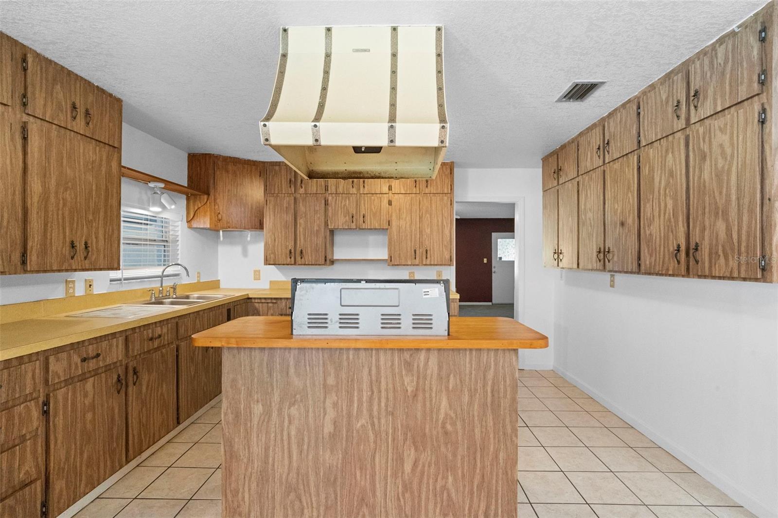 Image 7 of 56 For 753 Glenwood Rd