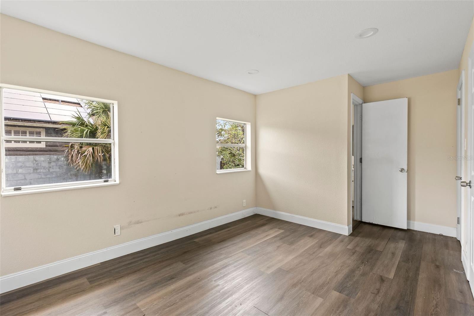 Image 24 of 42 For 660 6th Street