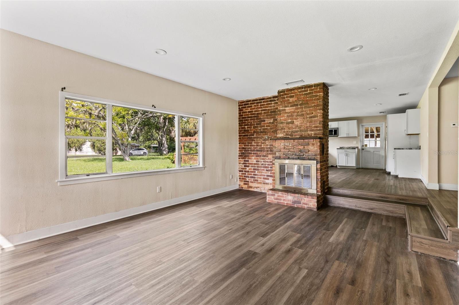 Image 4 of 42 For 660 6th Street
