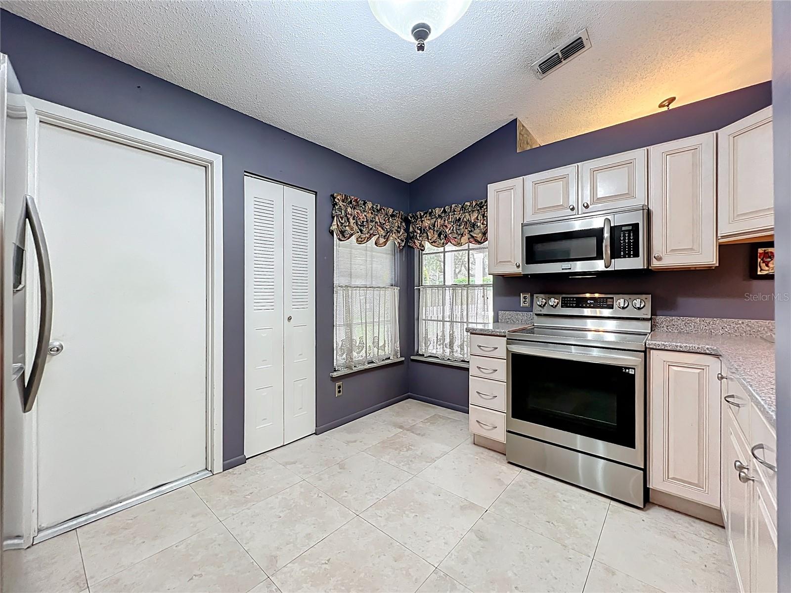 Image 18 of 50 For 956 Penfield Cove