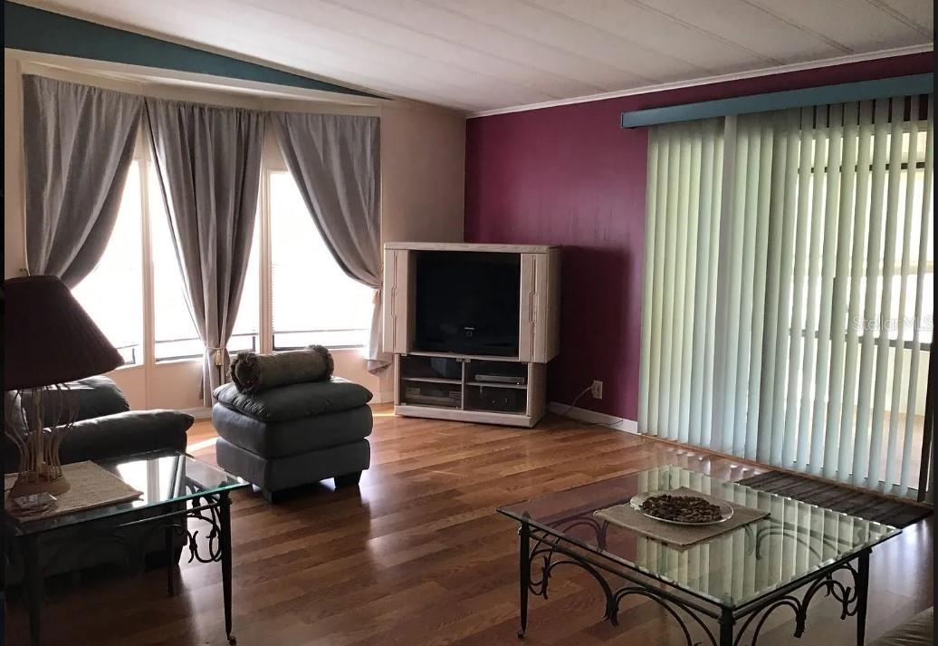 Image 4 of 19 For 340 Windsor Drive
