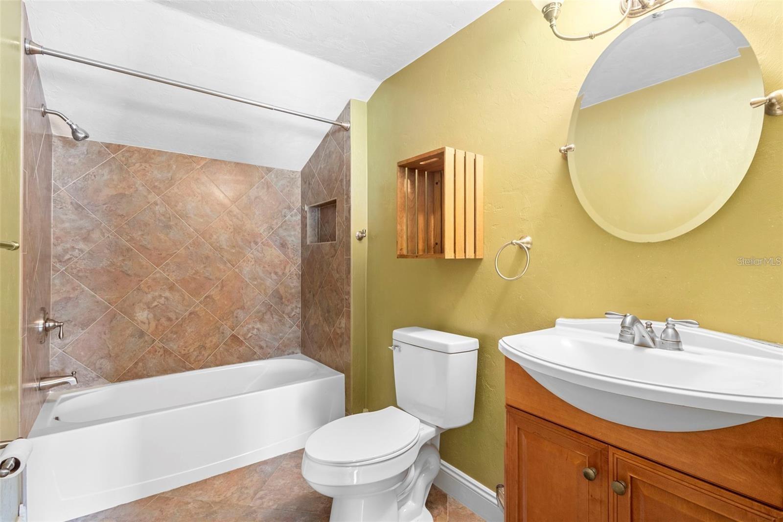Image 23 of 40 For 611 Garfield Avenue