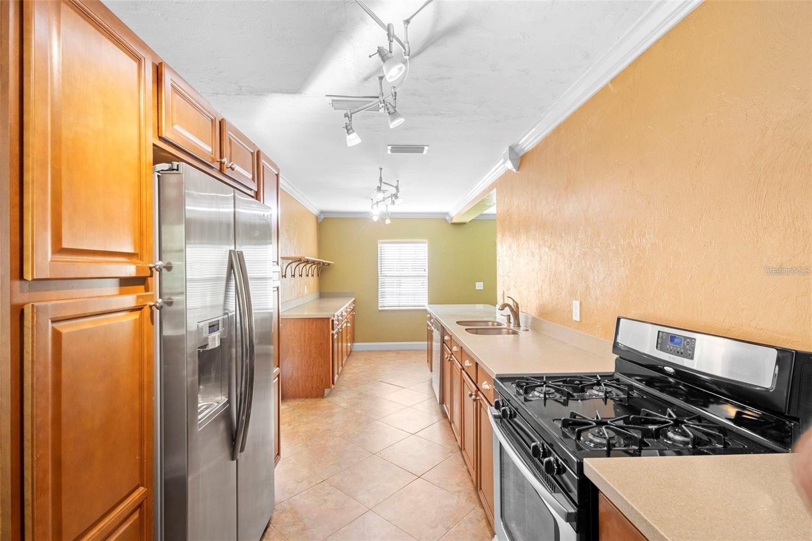 Image 24 of 40 For 611 Garfield Avenue