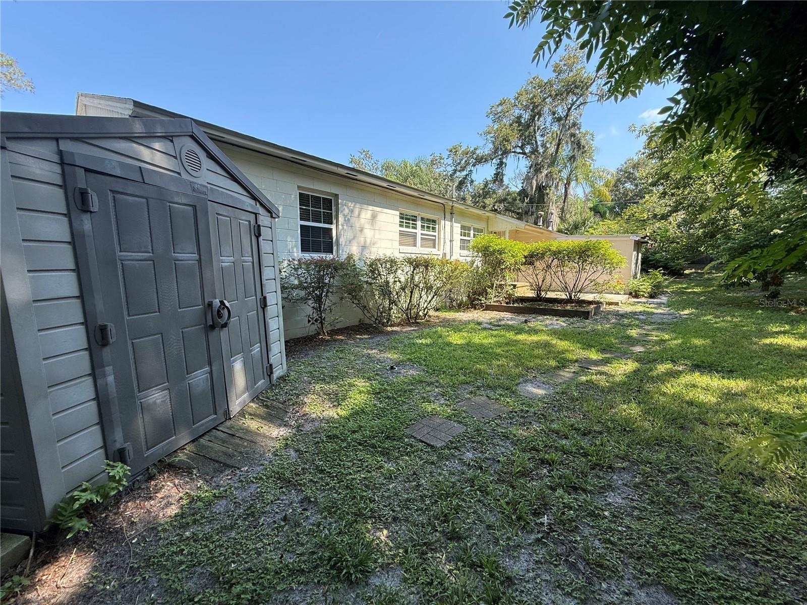 Image 33 of 40 For 611 Garfield Avenue