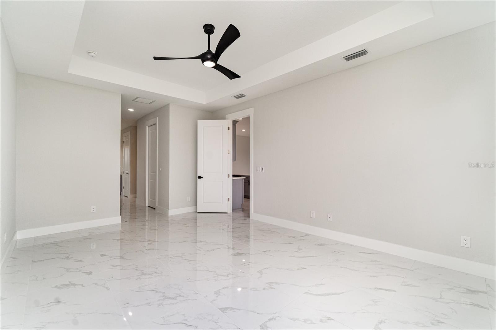 Image 19 of 36 For 3715 4th Street Sw