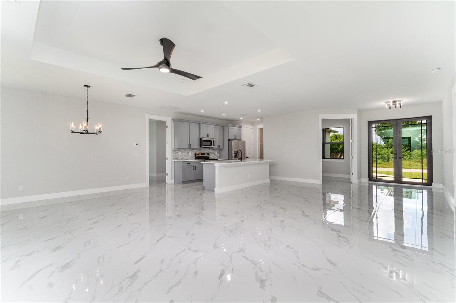 Image 3 of 36 For 3717 4th Street Sw