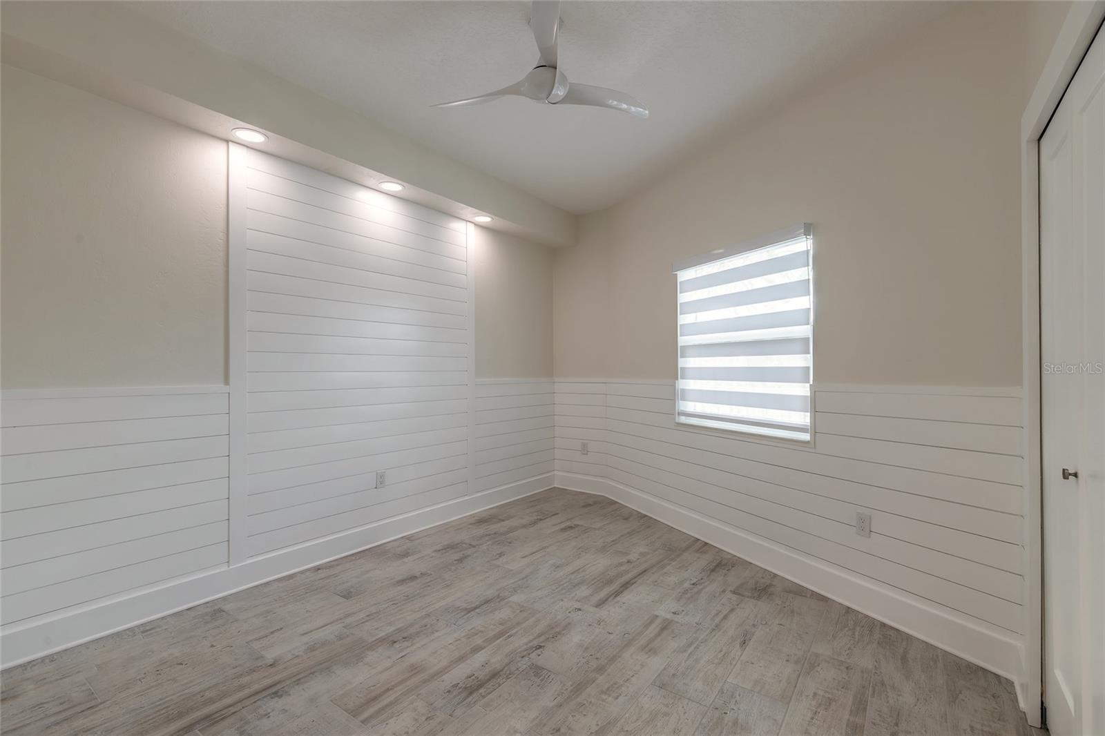 Image 19 of 35 For 104 Surfview Drive 2106