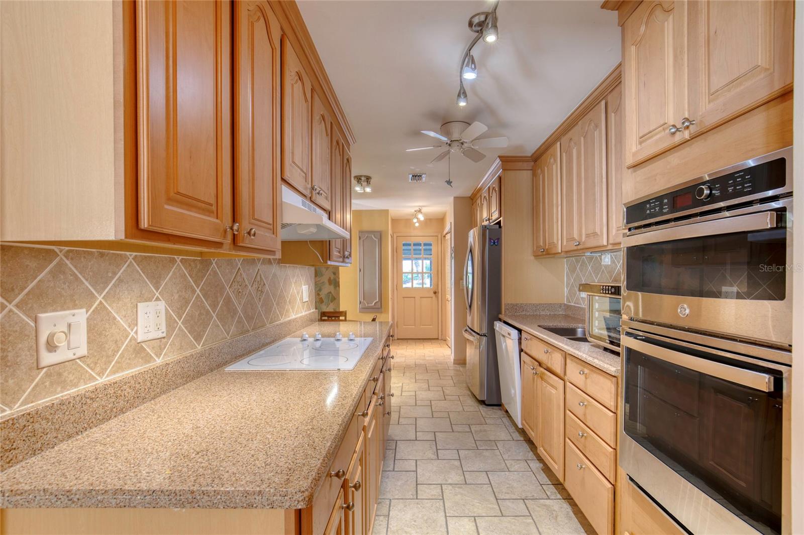 Image 16 of 51 For 2932 Sea Oats Circle