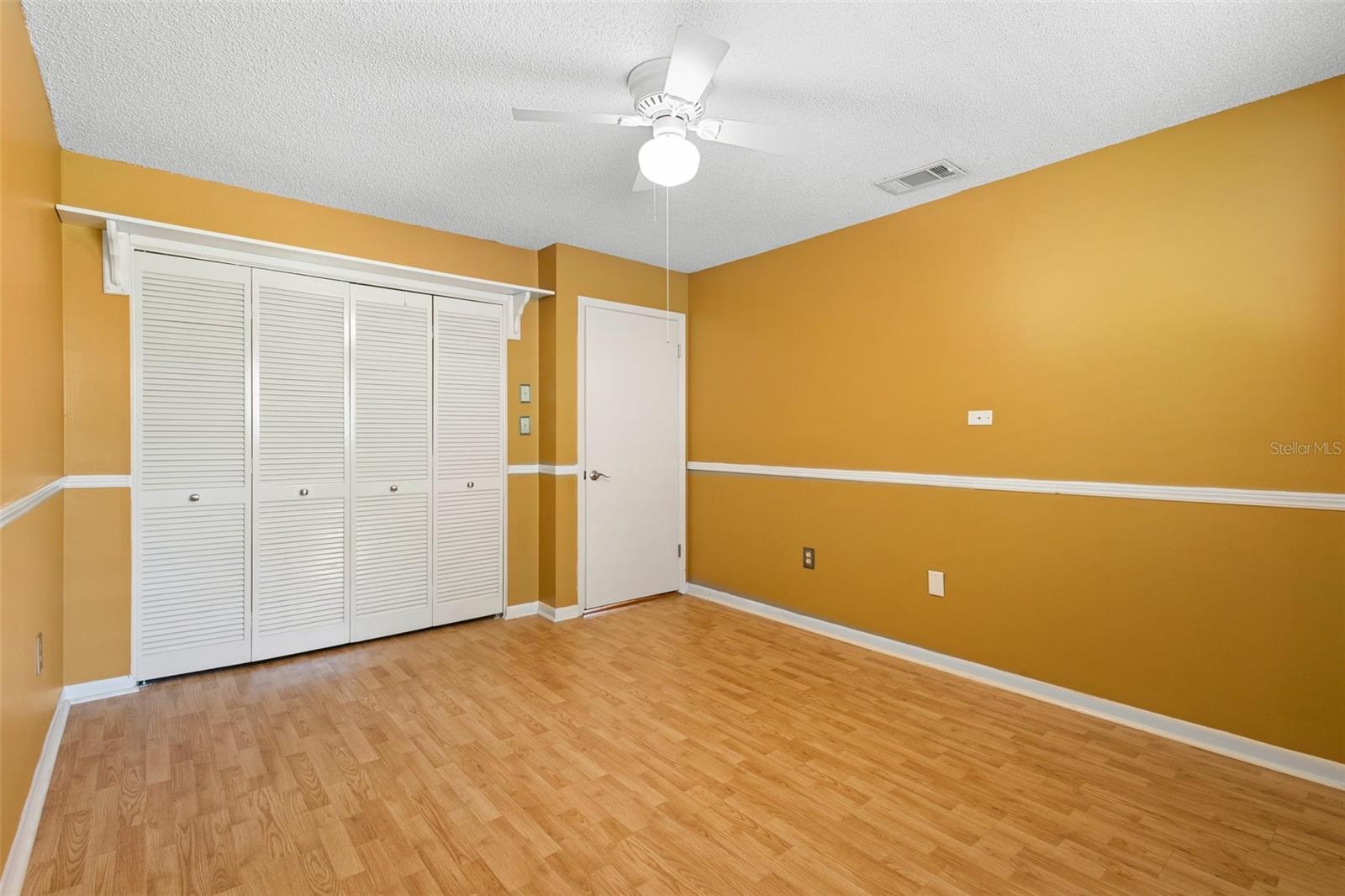 Image 33 of 45 For 115 Oaks Court 115