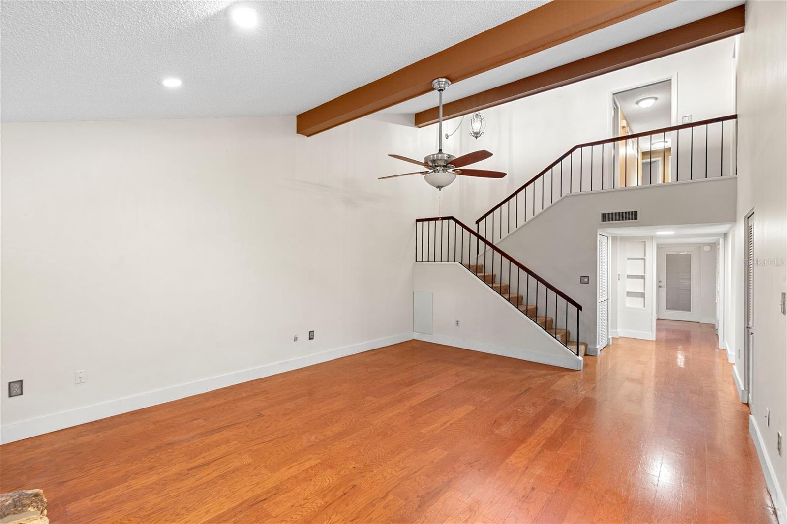 Image 6 of 45 For 115 Oaks Court 115