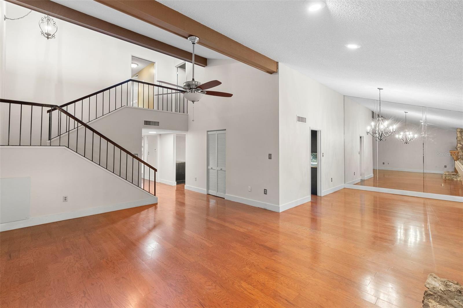 Image 7 of 45 For 115 Oaks Court 115