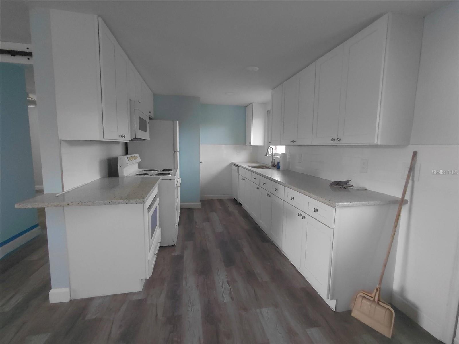 Image 3 of 6 For 860 Jacaranda Street