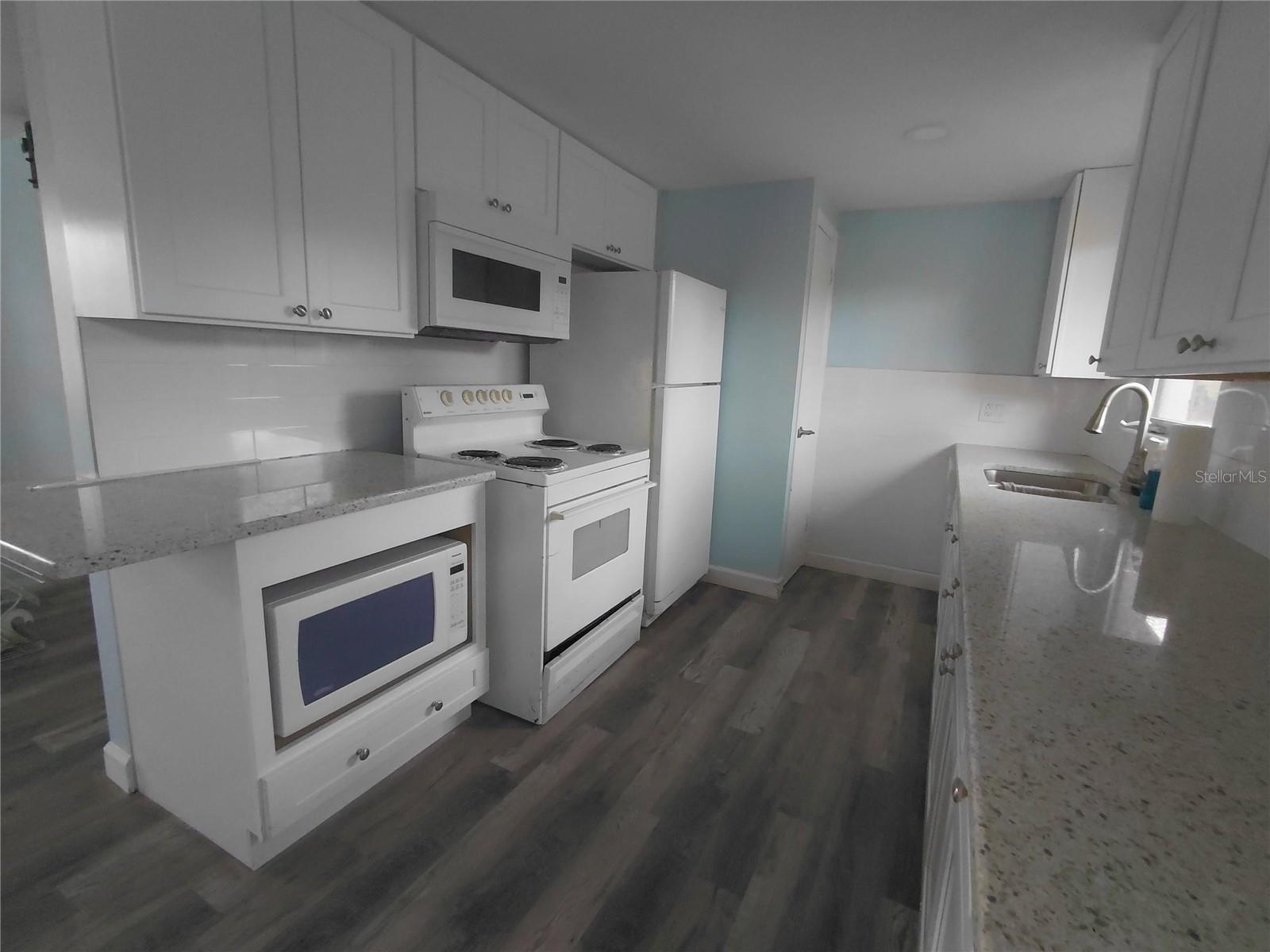 Image 4 of 6 For 860 Jacaranda Street