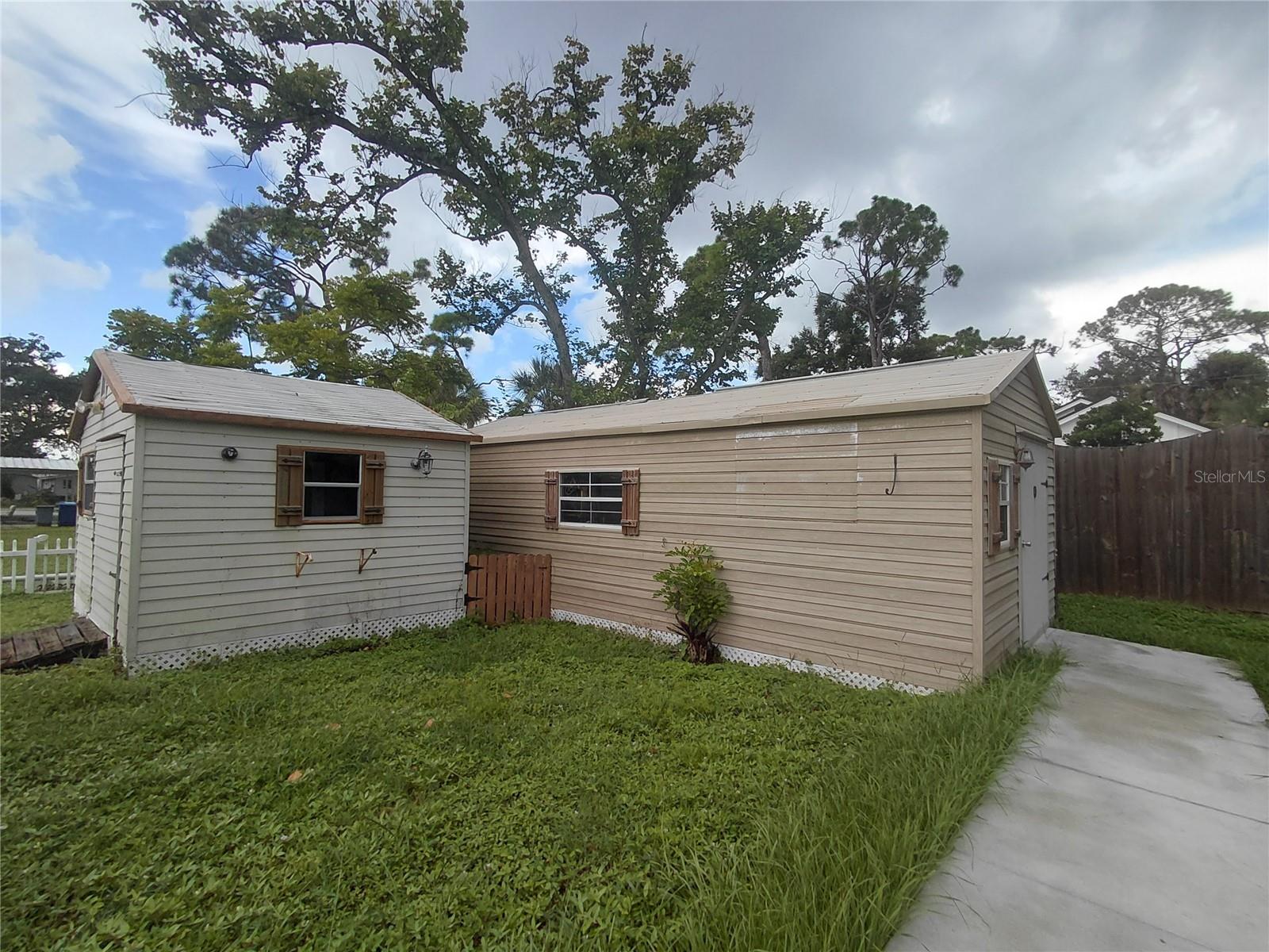 Image 6 of 6 For 860 Jacaranda Street