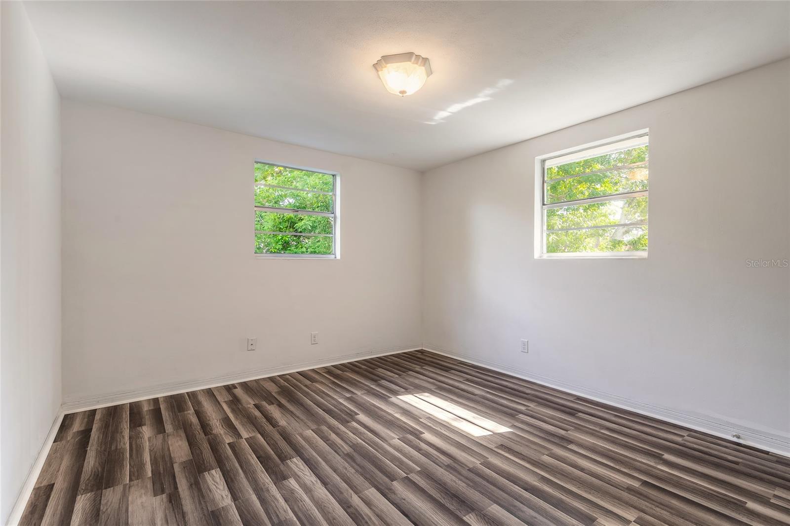 Image 10 of 63 For 840 6th Street