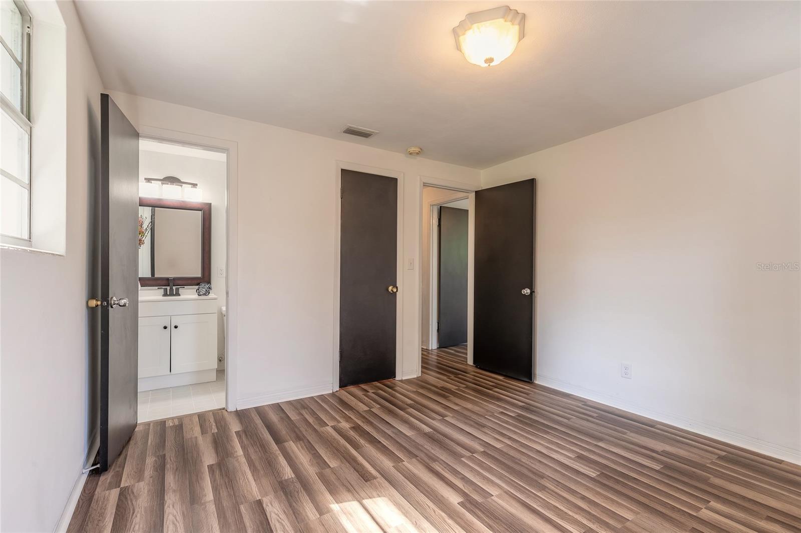 Image 11 of 63 For 840 6th Street