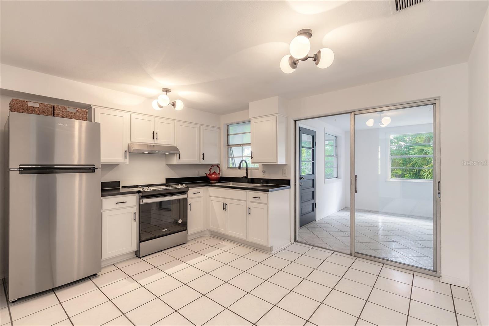 Image 17 of 63 For 840 6th Street