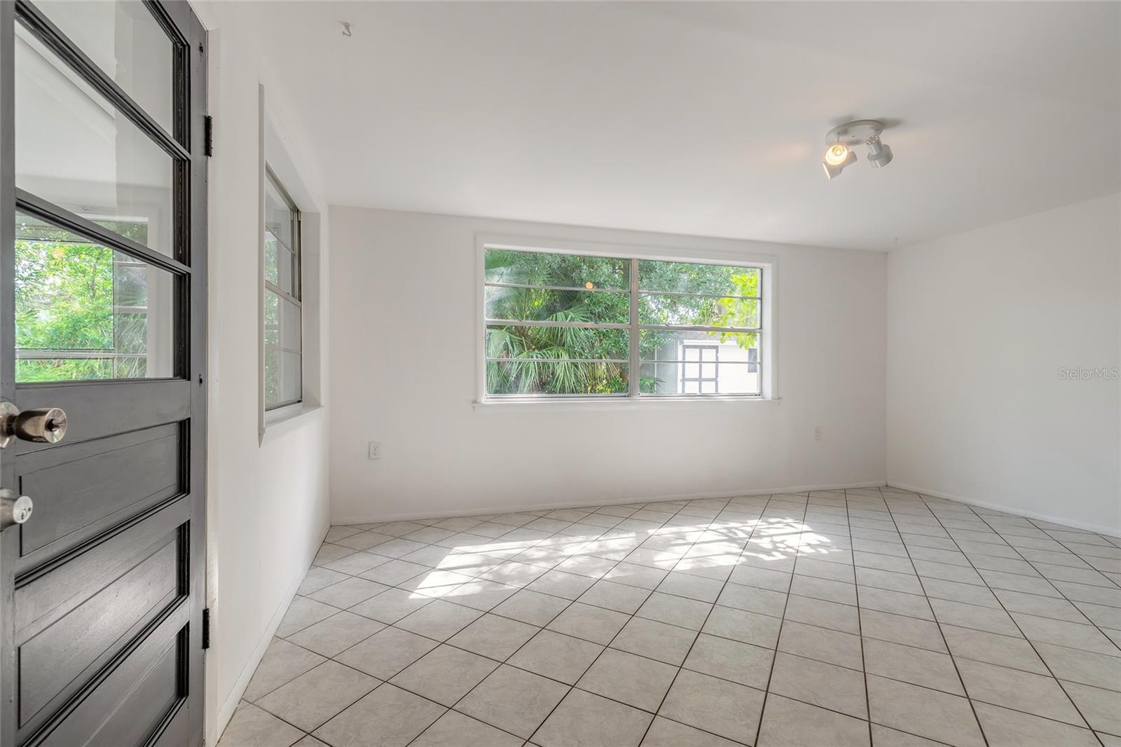 Image 21 of 63 For 840 6th Street
