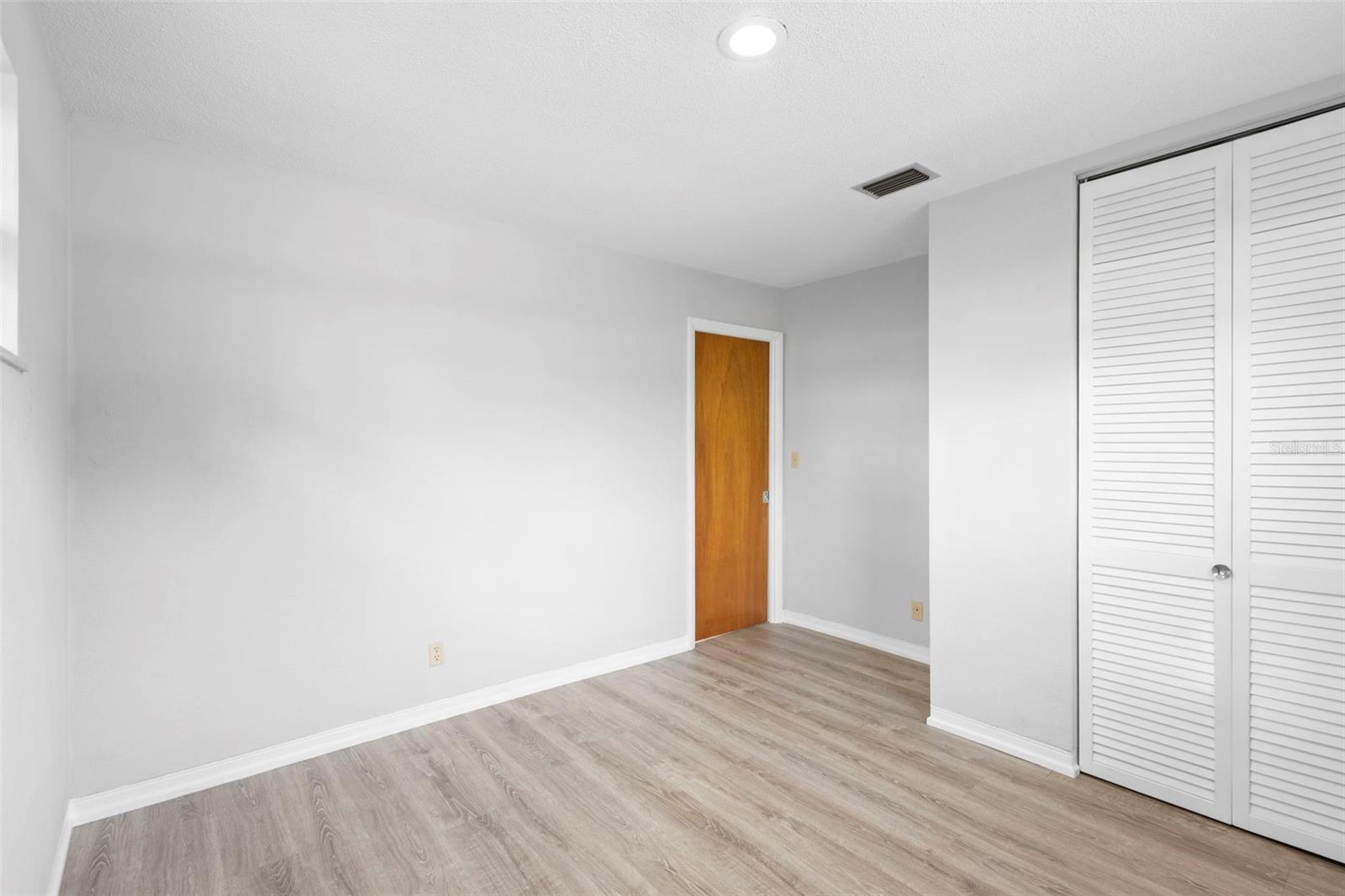 Image 12 of 28 For 1305 Sunland Road