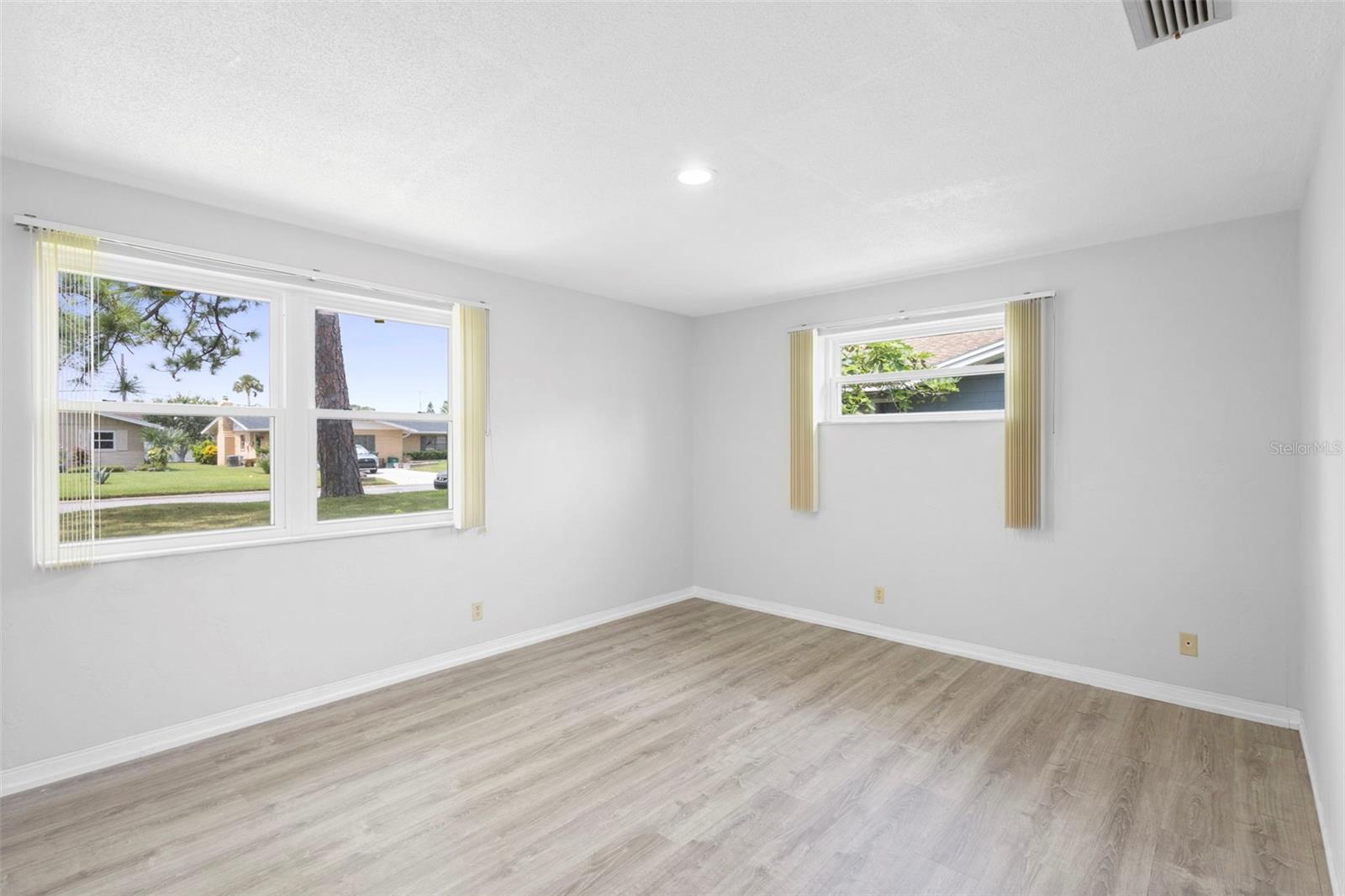 Image 13 of 28 For 1305 Sunland Road