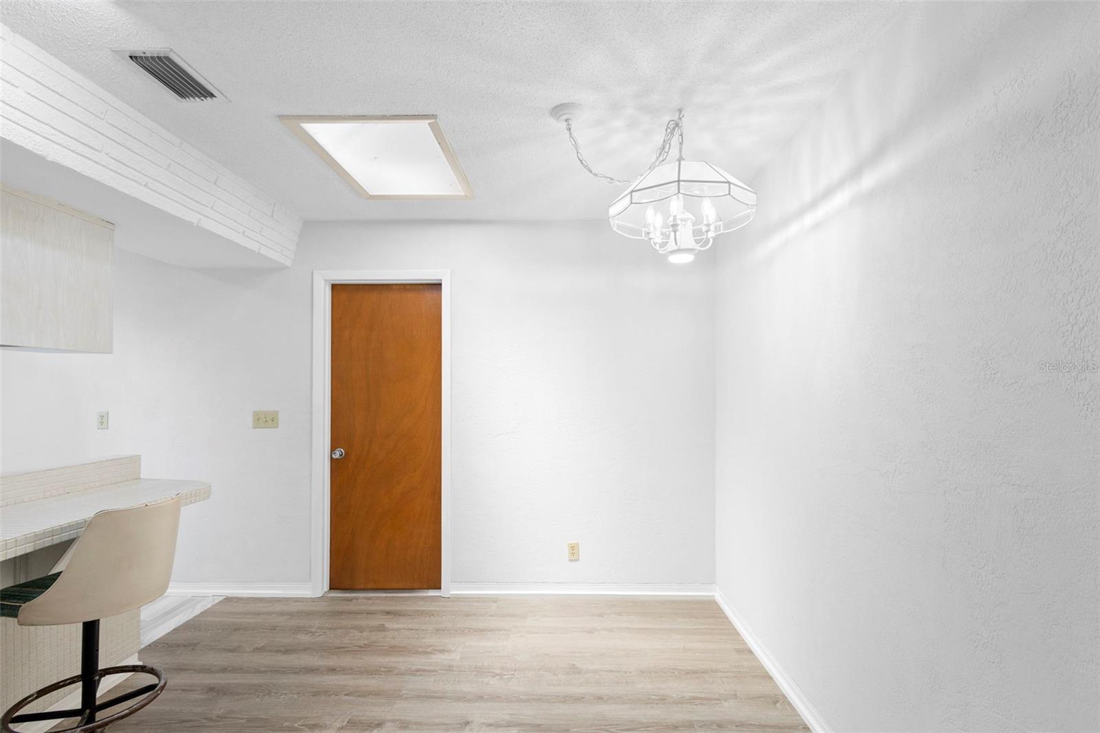 Image 18 of 28 For 1305 Sunland Road