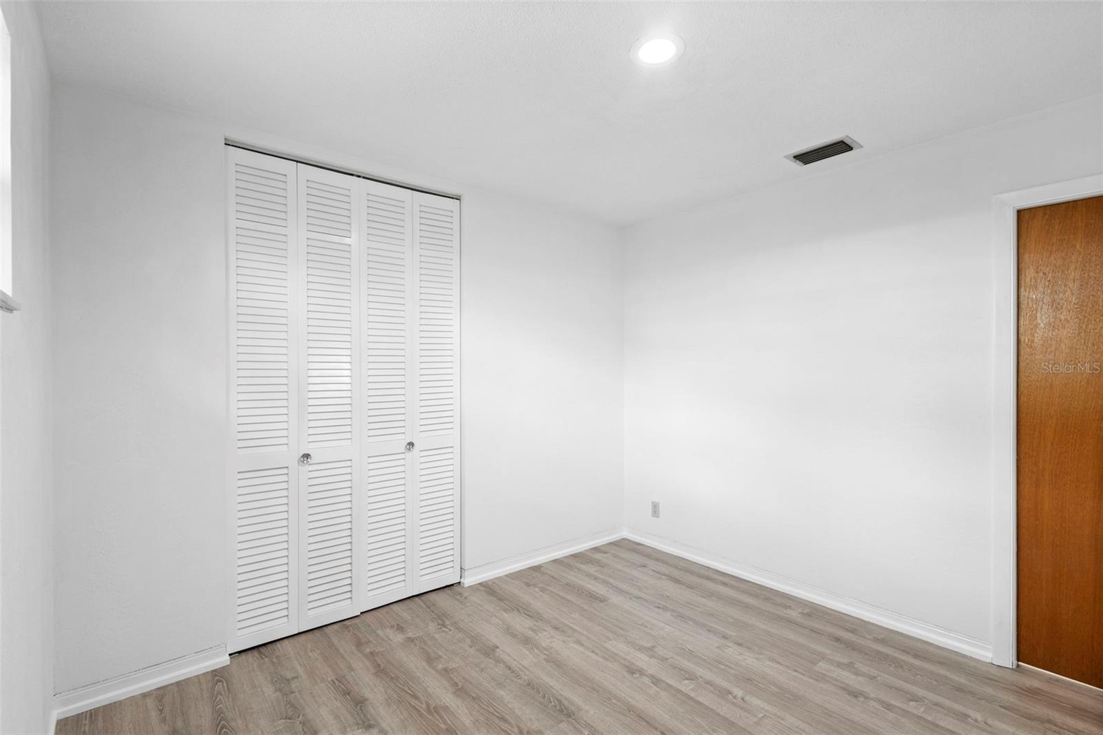 Image 19 of 28 For 1305 Sunland Road