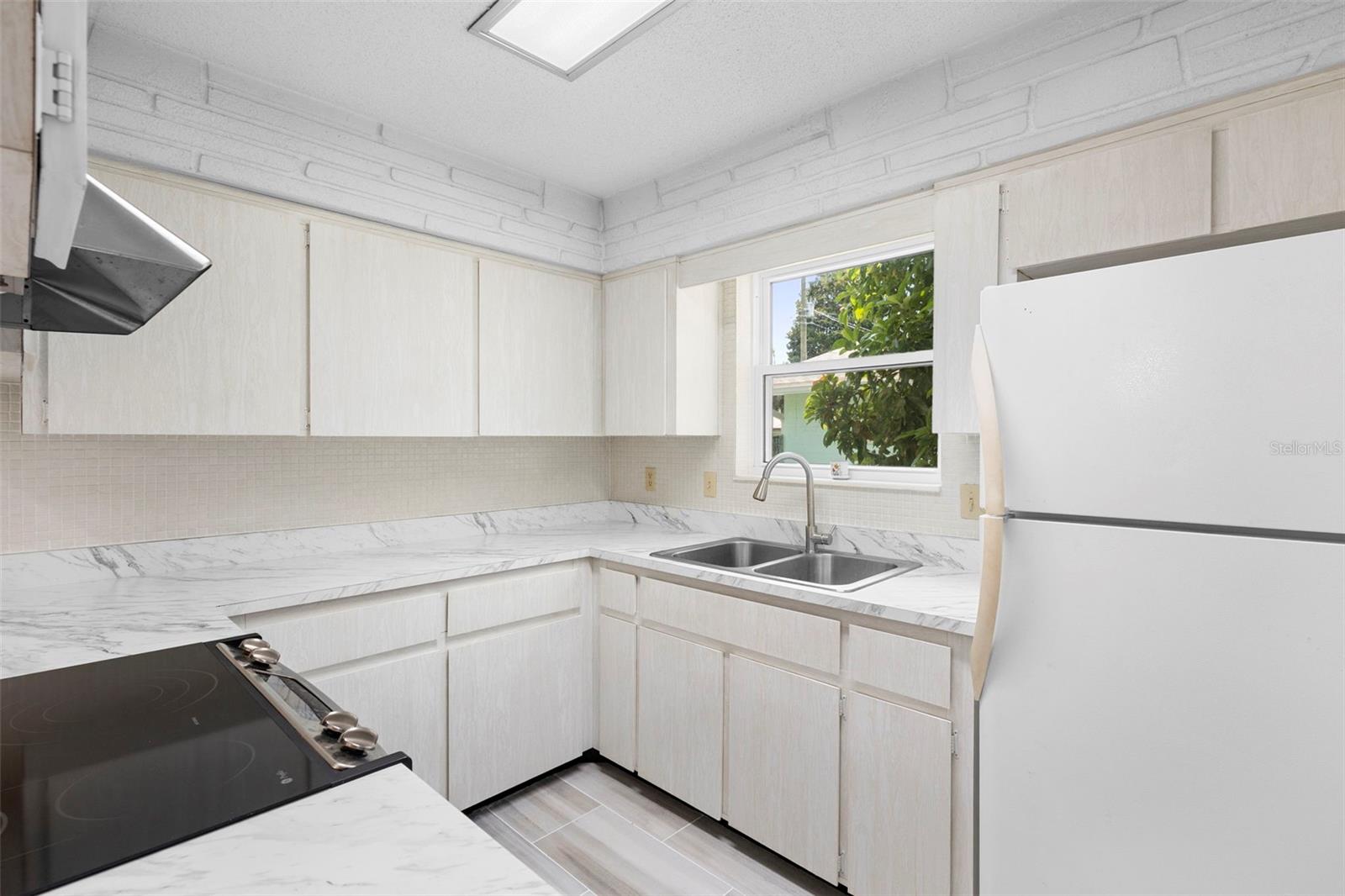Image 6 of 28 For 1305 Sunland Road