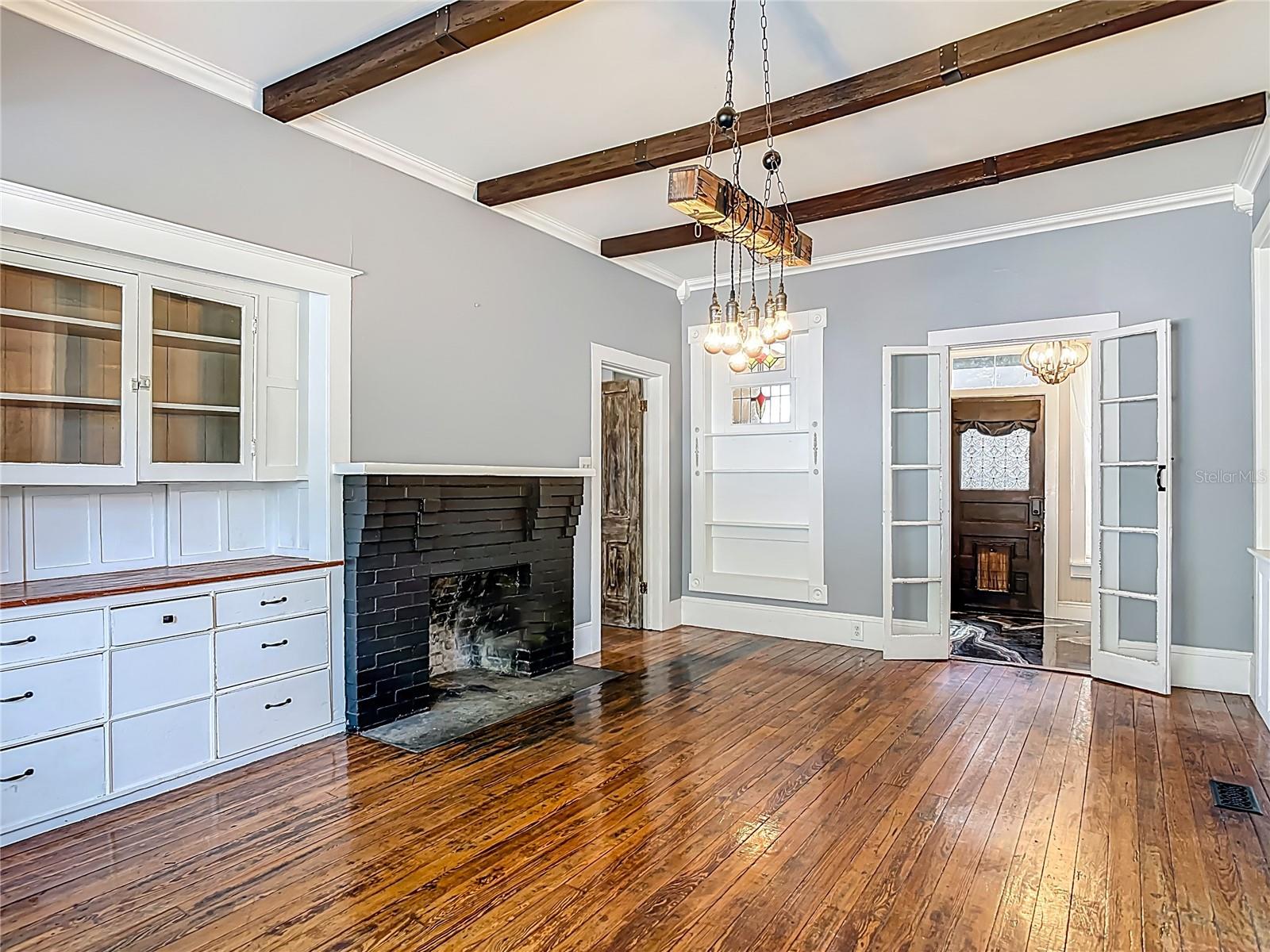 Image 18 of 77 For 525 Blue Springs Avenue