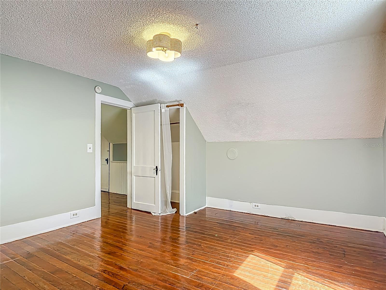 Image 34 of 77 For 525 Blue Springs Avenue