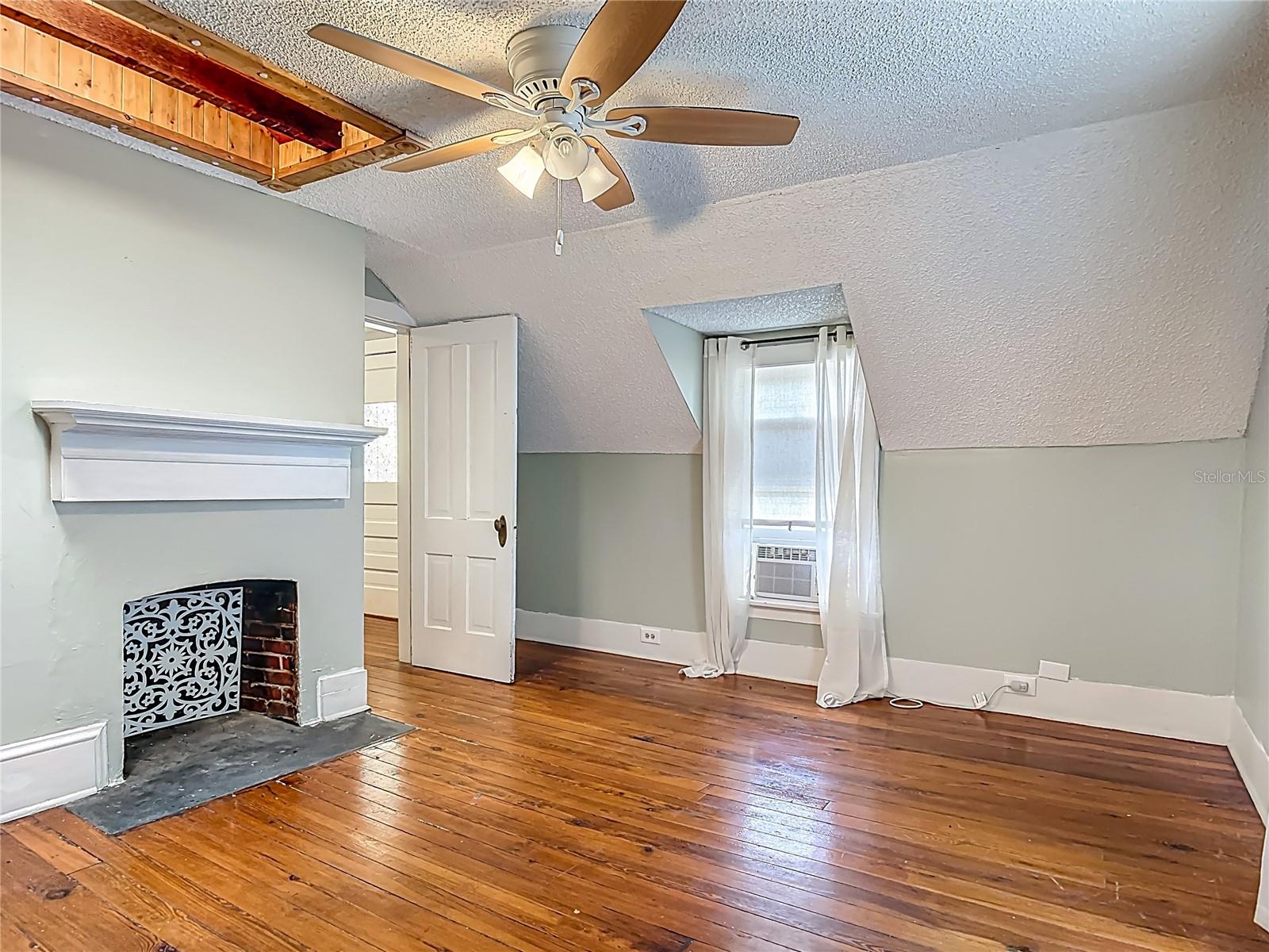 Image 38 of 77 For 525 Blue Springs Avenue