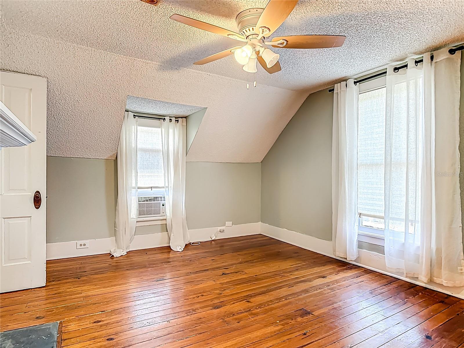 Image 39 of 77 For 525 Blue Springs Avenue