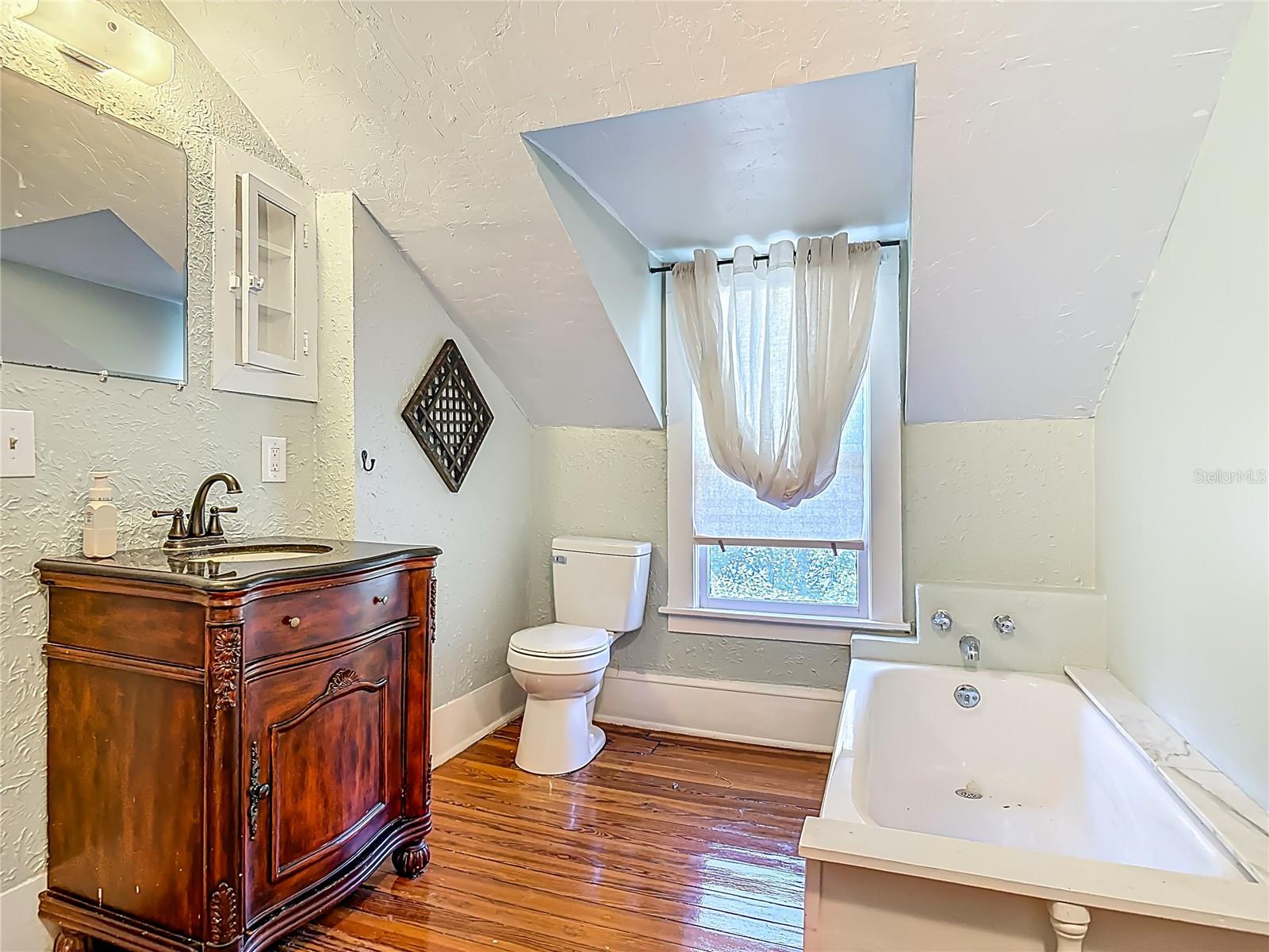 Image 40 of 77 For 525 Blue Springs Avenue