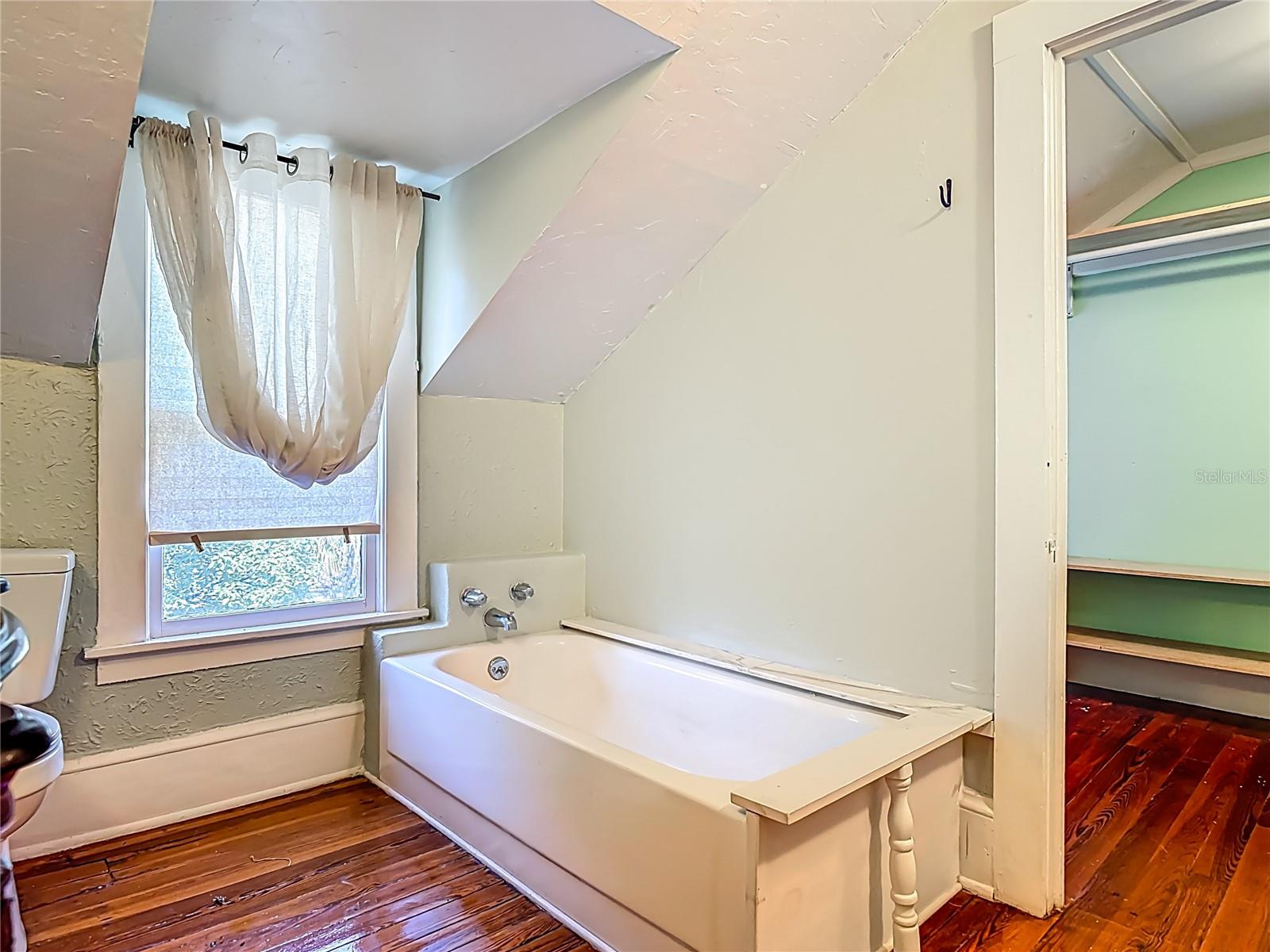 Image 41 of 77 For 525 Blue Springs Avenue