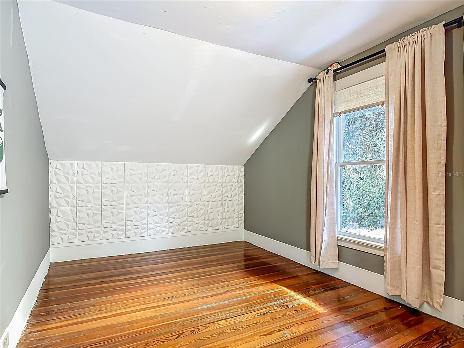 Image 43 of 77 For 525 Blue Springs Avenue