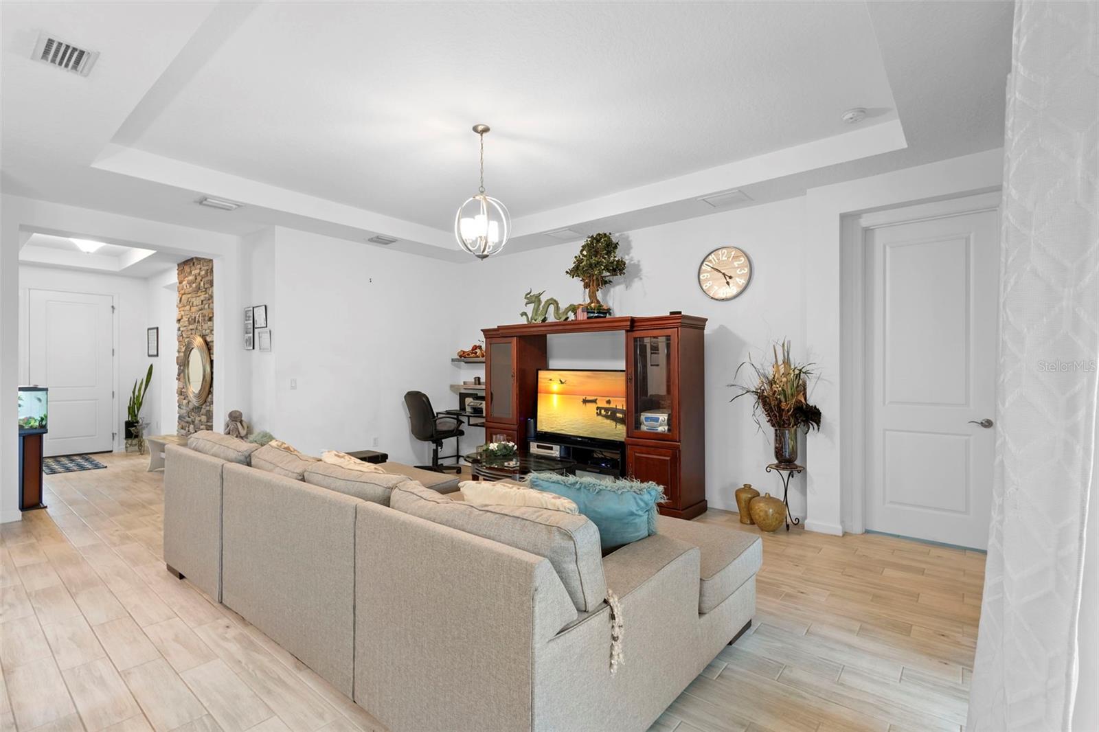 Image 17 of 45 For 462 Briarbrook Way