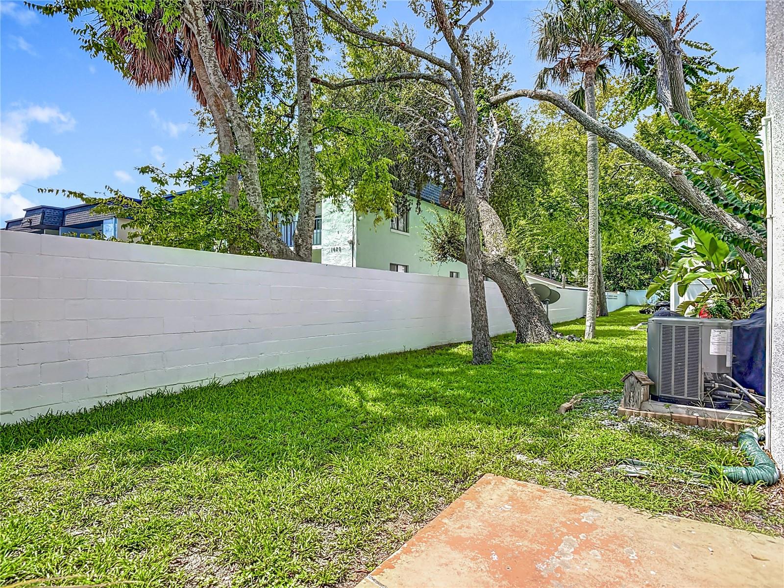 Image 13 of 23 For 1610 Palmetto Avenue 25