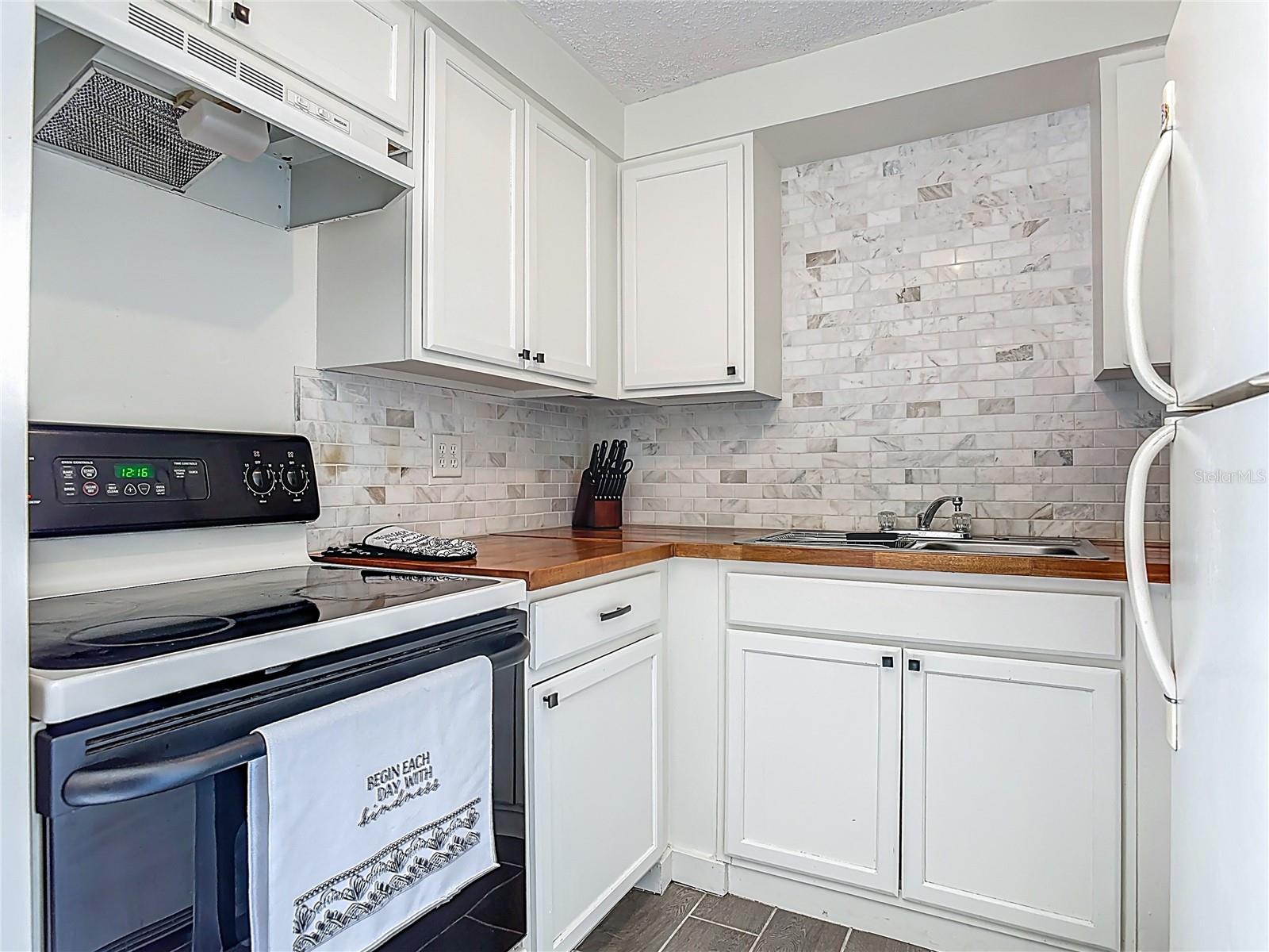 Image 5 of 23 For 1610 Palmetto Avenue 25