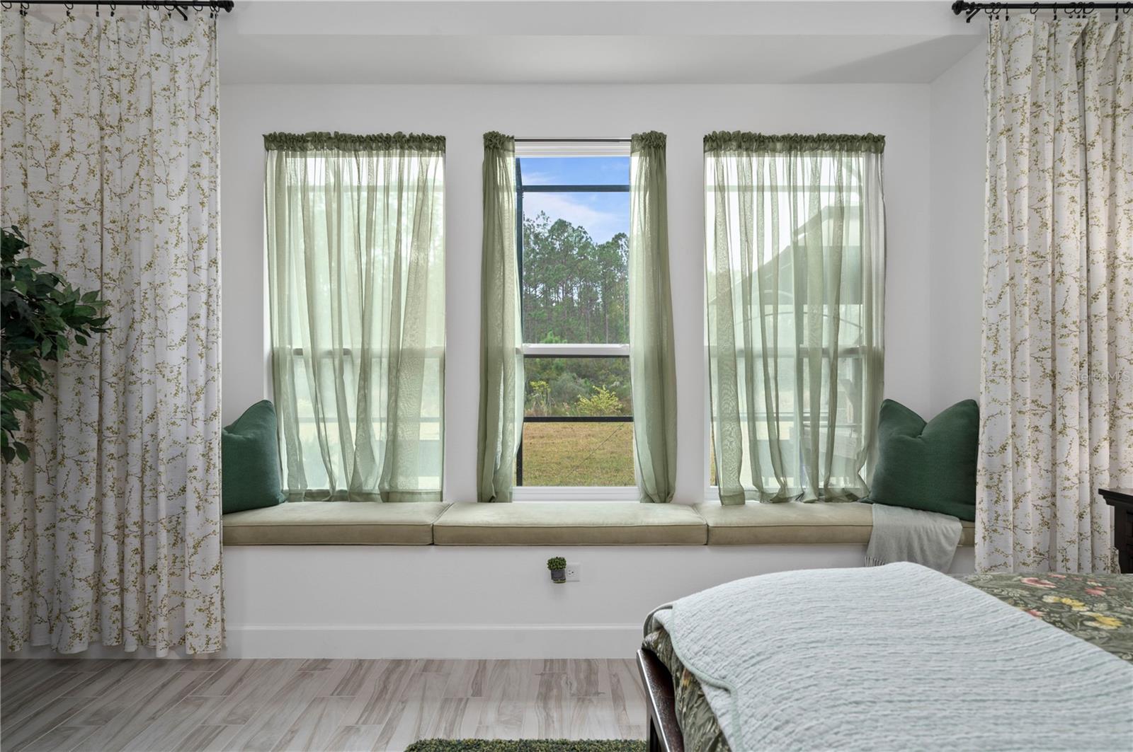 Image 22 of 50 For 649 Mosaic Boulevard