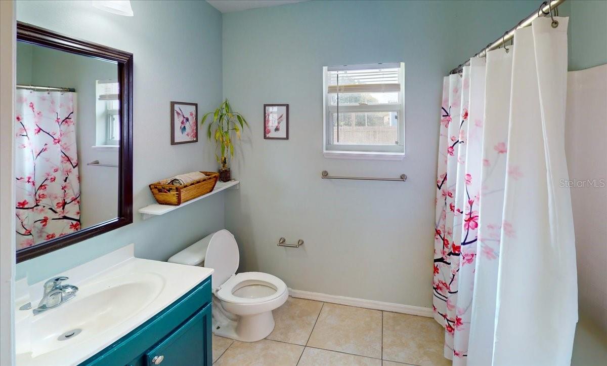Image 29 of 30 For 647 Holbrook Avenue